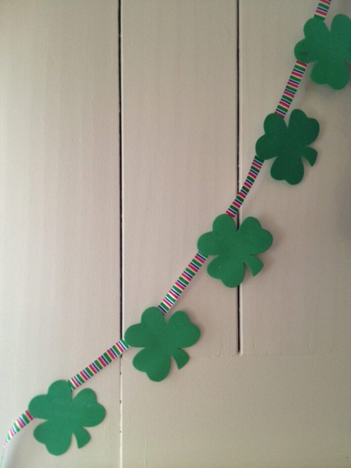 Diy St Patricks Day Shamrock Garland This Mama Loves