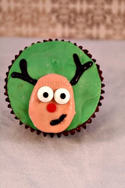 Holiday Treat Recipes: Rudolph Cupcakes and Fondant #Recipe - This Mama ...