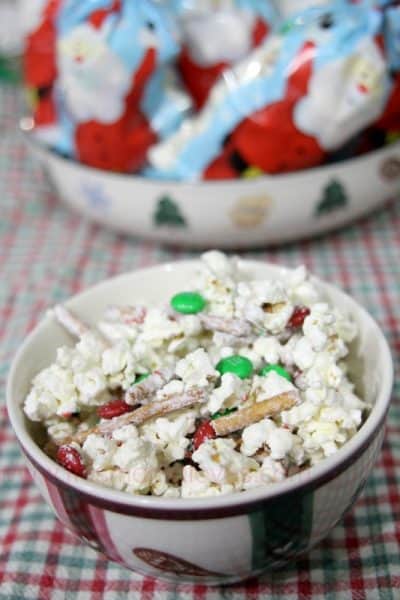 Holiday Treat Recipes: Christmas Crunch - This Mama Loves