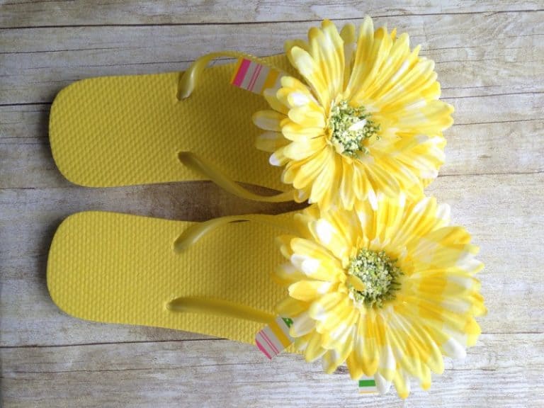 Dollar Store DIY: Flower Flip Flops - This Mama Loves