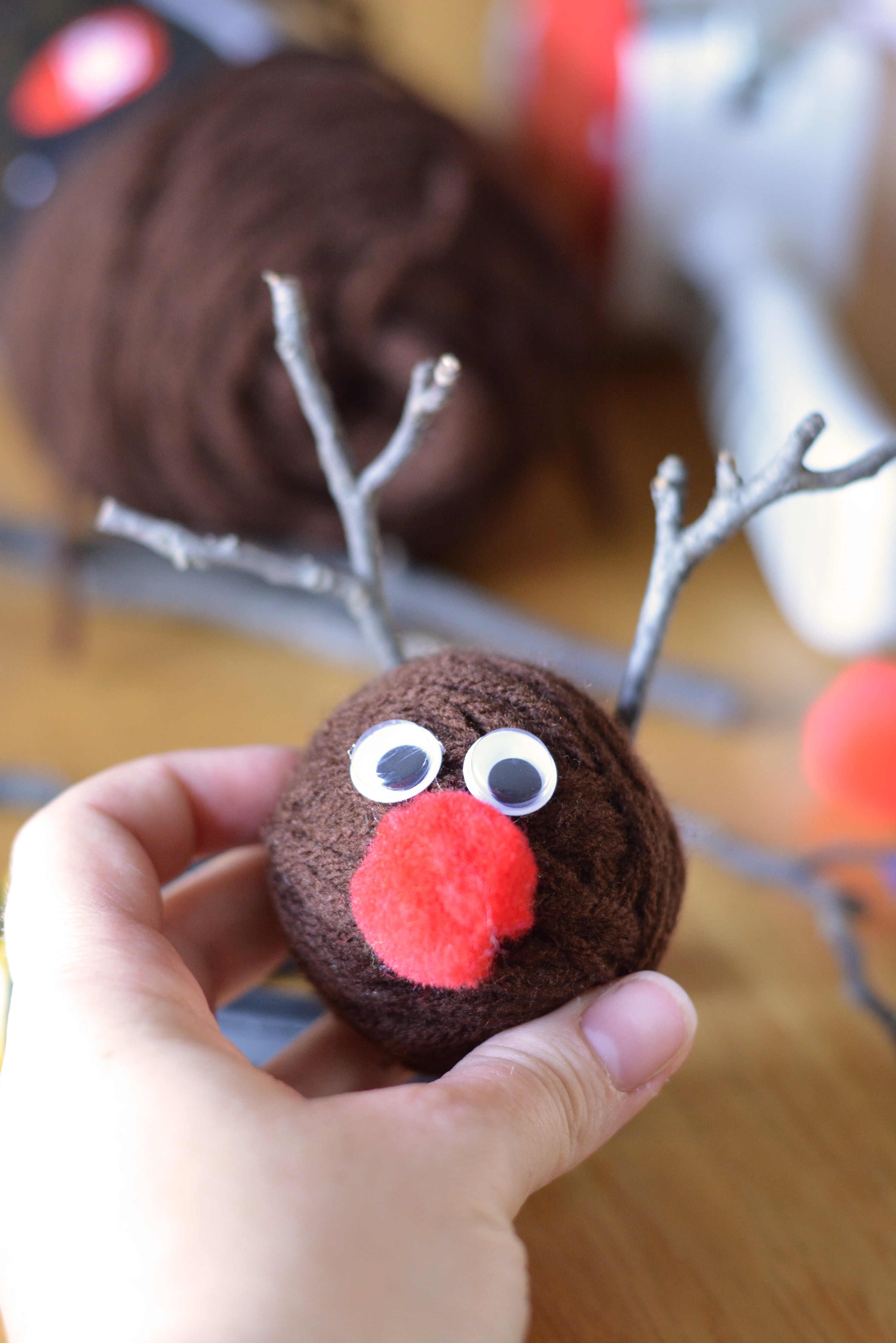 Christmas Yarn Craft: Reindeer Ornaments - This Mama Loves